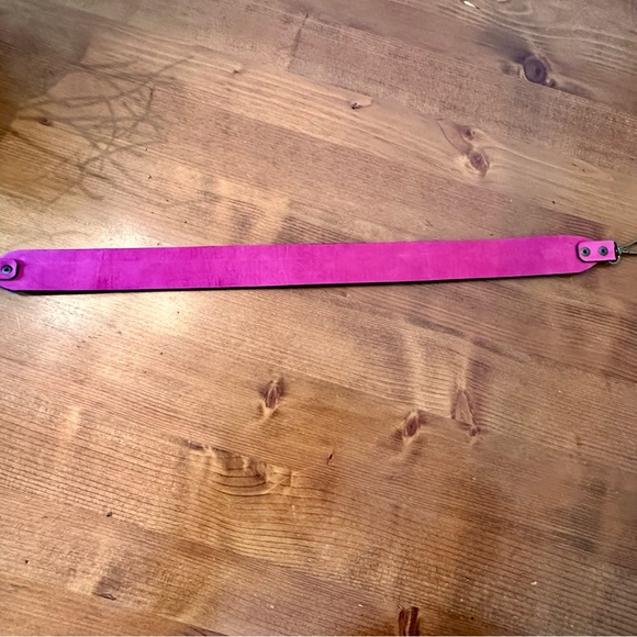 Parker Thatch Leopard Print Women's Bag with pink Strap - Picture 7 of 8